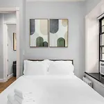Bold Manhattan Base In Prime Nolita