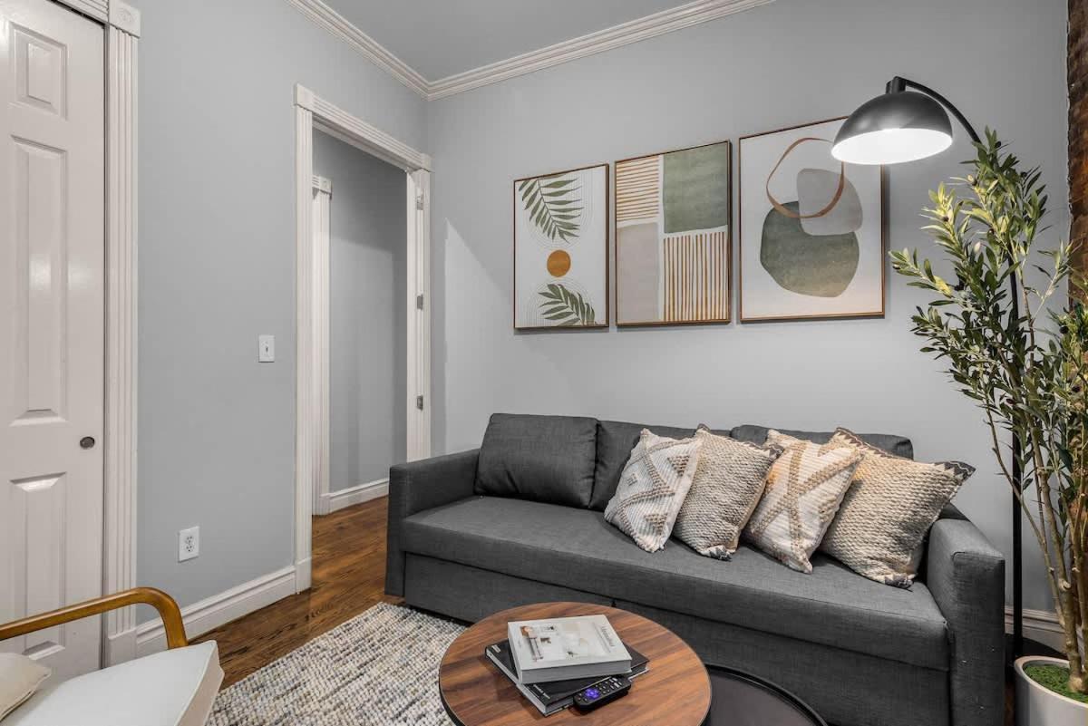 Bold Manhattan Base In Prime Nolita